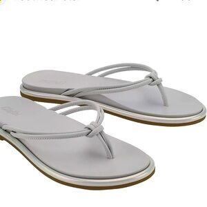 Olukai Aka Irridescent Vapor Thong Sandal Women's Size 7 Nwt